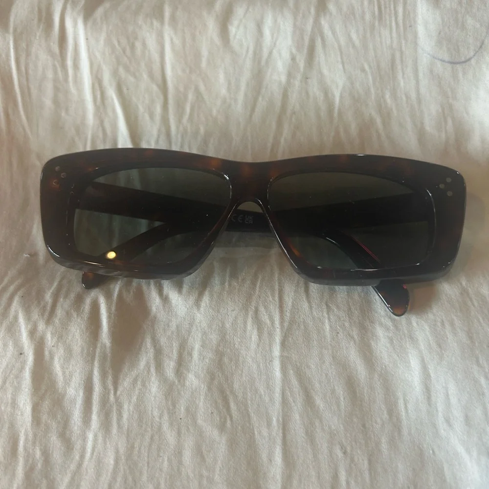 NEW CELINE CL40259I 52N Havana Green Rectangle Unisex Sunglasses 57-12